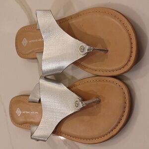 Antonio Melani Silver Leather Flat Slip On Toepost Sandals Womens Size 11